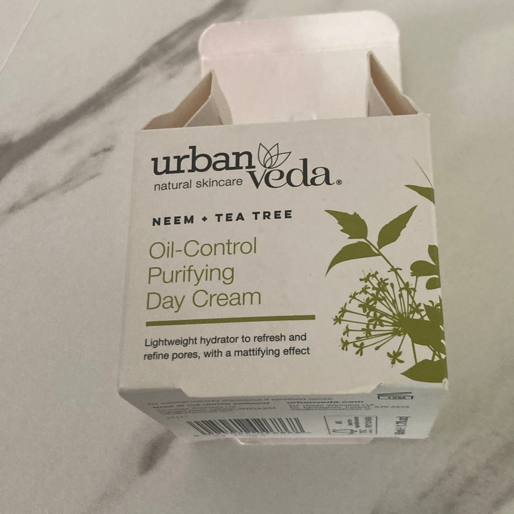 Urban Veda Neem + Tea Tree Oil-Control Purifying Day Cream — Green - Picture 15 of 15